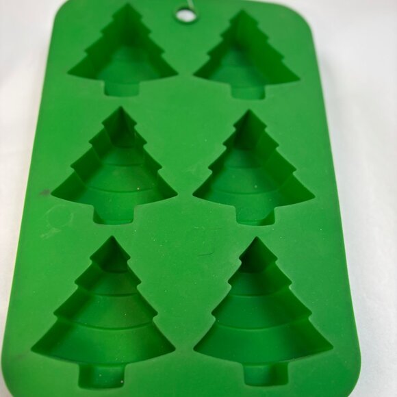 Holiday Silicone Christmas Tree Mold For Baking & Crafting - Picture 2 of 3